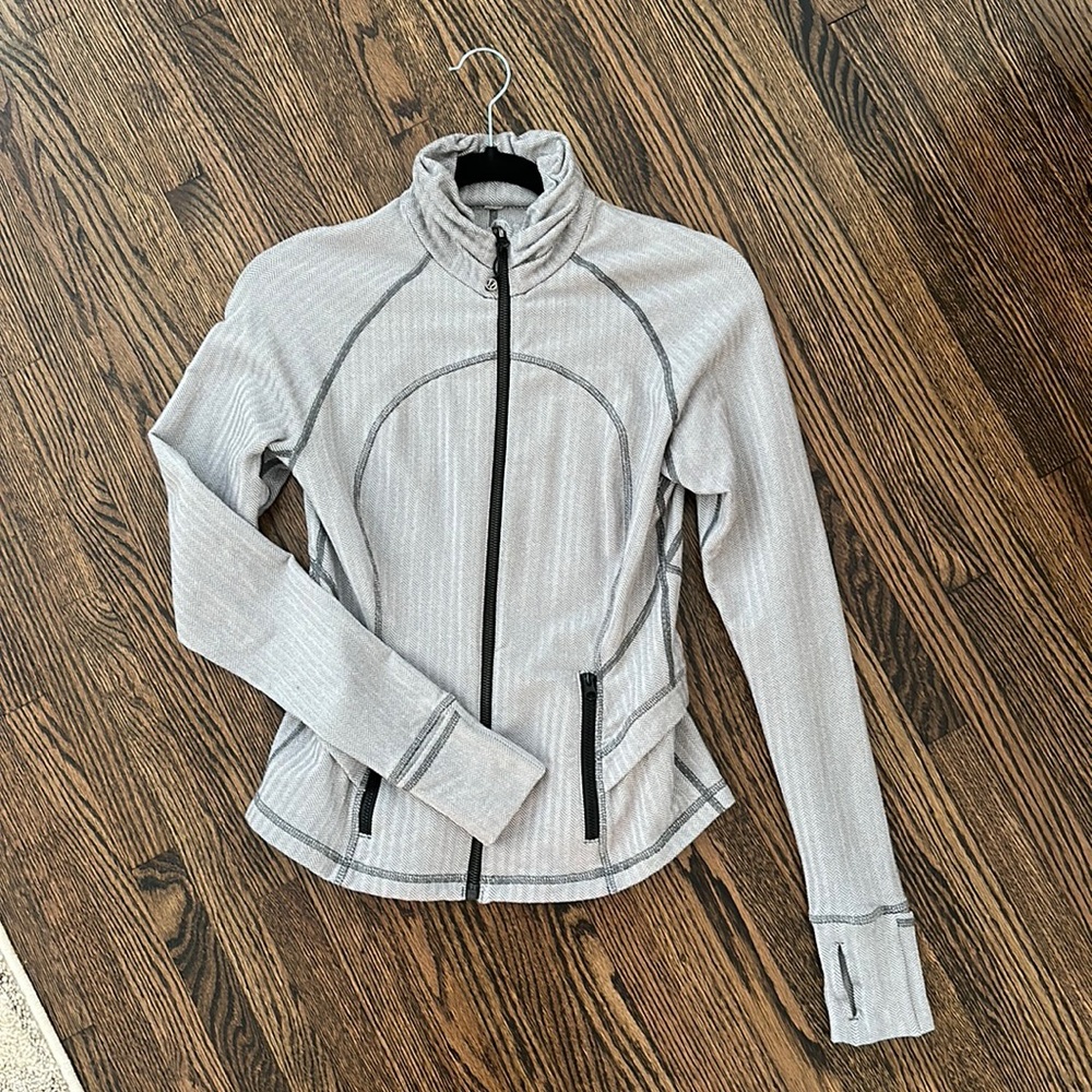Lululemon define jacket. Size 6. Light grey herringbone color. EUC